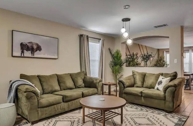 SeaWorld/Lackland/BMT/with game room-Sleeps 11