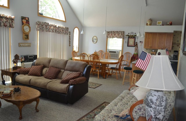 Sebago Waterfront Naples Maine-Dog Friendly-Sleeps 10