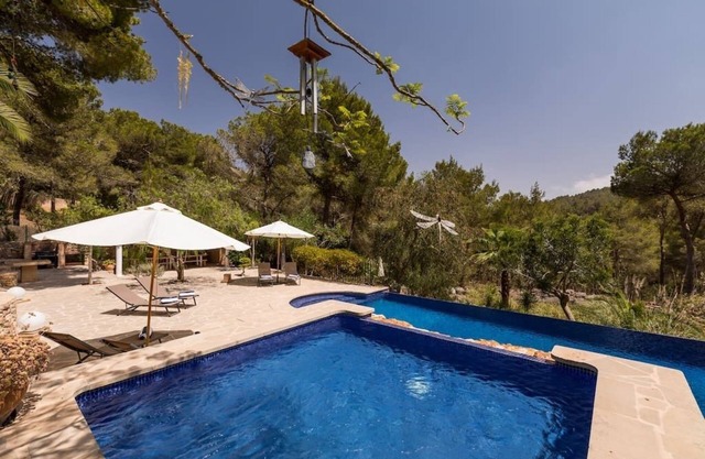 Secluded villa in private grounds with AC in all bedrooms