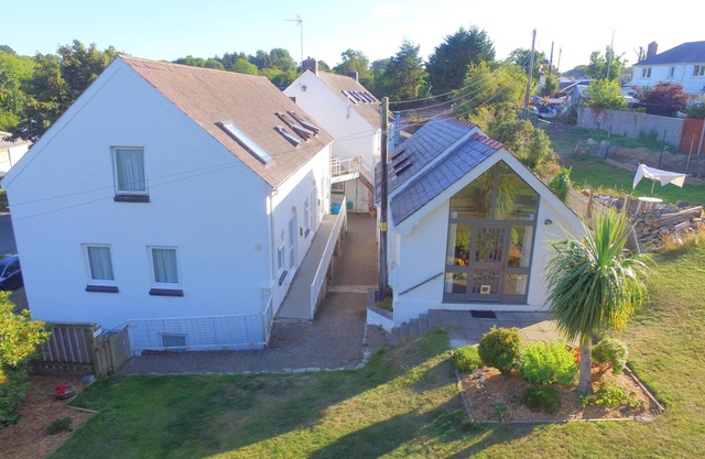 Secluded 2 Bed Lodge in coastal village Goodwick