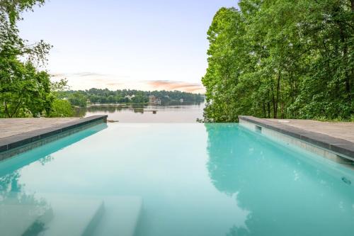 Secluded 3 Acre 5 BR Resort with a Private Heated Salt-Water Pool, Hot tub, Boat Dock, Sauna, and Game Room