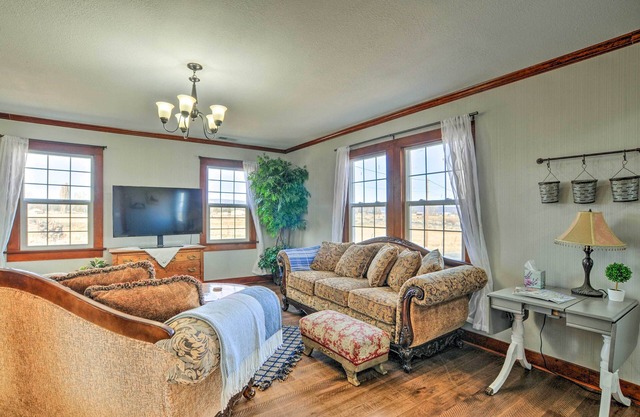 Secluded Bonanza Home w/Antique Furnishings