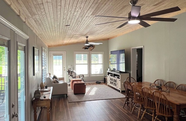 Secluded cabin on 30+acres w/trails, 4hole golf, river access, pond,dog friendly