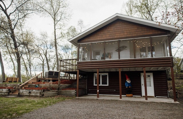 Secluded cabin on Gull Chain - Pontoon, Wood Fired Sauna, Sandy Beach!