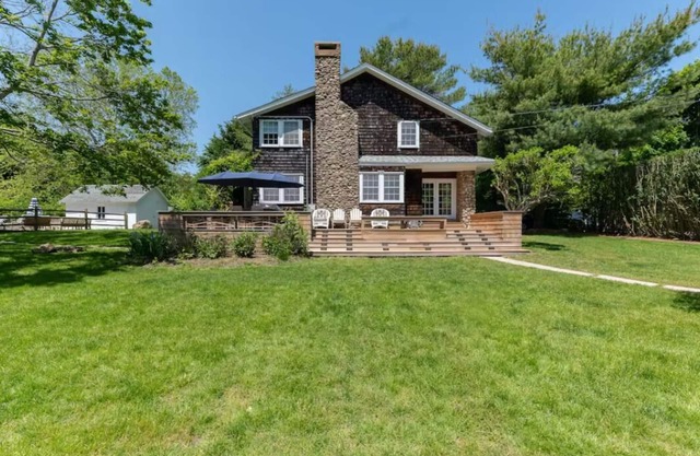 Secluded charmer with gunnite & saltwater pool, stone fireplace steps to beach!