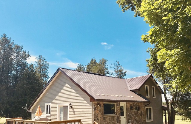 Secluded Country Cottage - central to Collingwood, Blue Mountain and Wasaga Beach