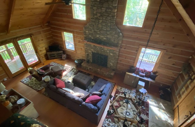 SECLUDED - COZY CABIN in the WOODS