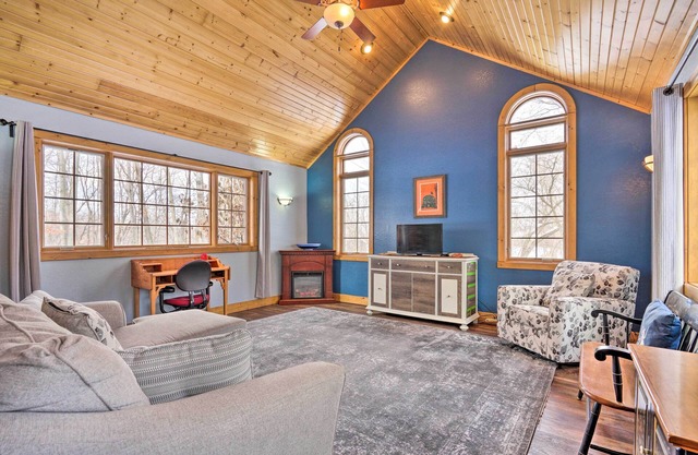 Secluded Ellsworth Apartment - Hiking Nearby!