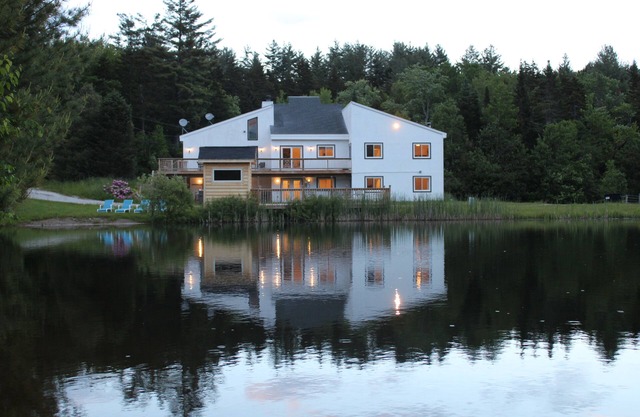 Secluded Estate with Private Lake, Swimming Pool and Hot Tub