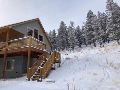 Secluded Fully Stocked Family Friendly Cabin