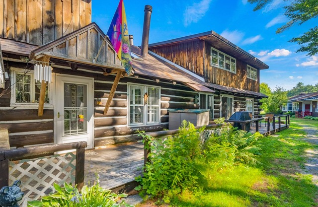 Secluded gem with forest view, beach access & W/D