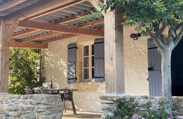Secluded Gite, private garden, large heated pool, tranquil setting