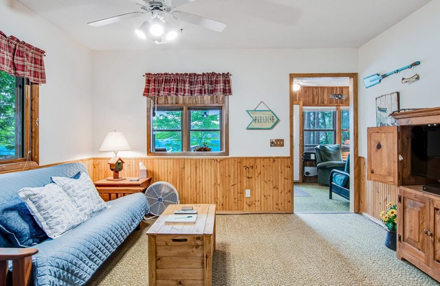 Secluded lakefront cabin with private beach, deck, views & firepit- dog-friendly