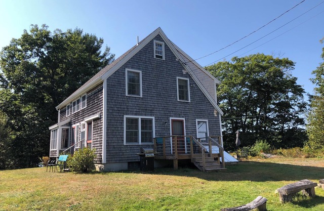 Secluded Lakefront Cottage on 5 acres. Very private, family friendly.