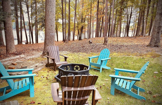 Secluded Lakefront Retreat - Couples and Fisherman’s Paradise with Private Dock