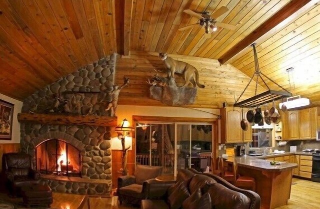 Secluded lodge near John Day River. Hike, bike, fishing, views.