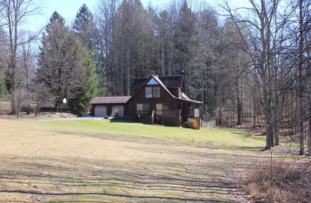 Secluded Luxury Mountain Chalet near downtown Fayetteville