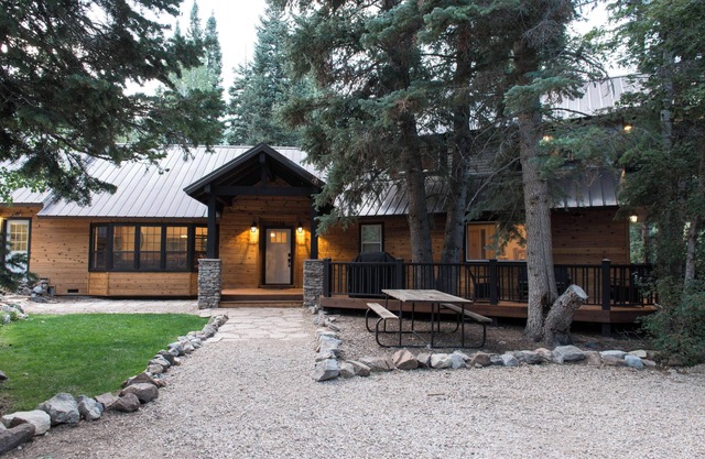 Secluded Midway Mountain Cabin near Park City, Golf & Snow Sports-7 bdrm/4ba