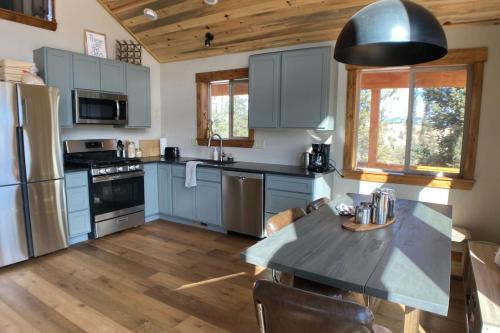 Secluded Modern Cabin On 10 Acres Tarryall Creek