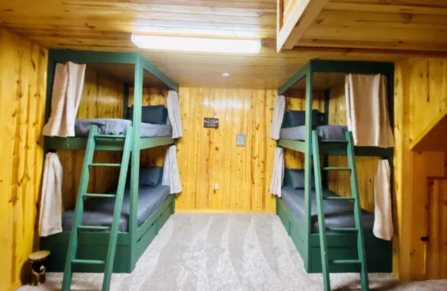 Secluded Mountain 4 Bedroom Cabin