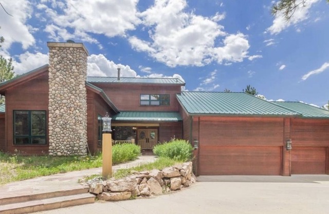 Secluded Mountain estate with steam room, plenty of hiking and exploring trails