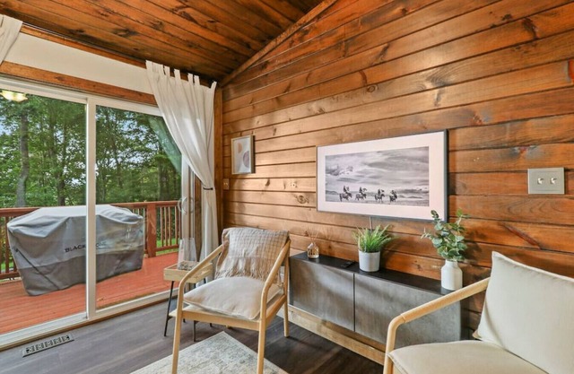 Secluded Mountain-top Modern Cabin In Boone