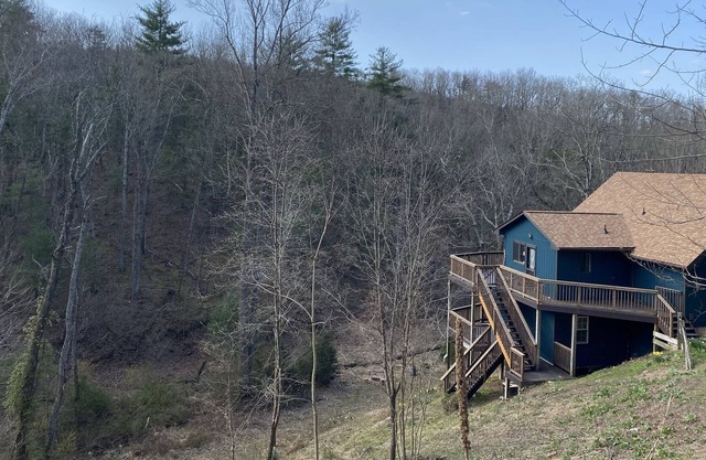 Secluded Mountain Cabin on 8 Acres in Shenandoahs