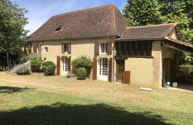 Secluded renovated farmhouse with large (16x8m) private pool/grounds (0,6 ha)