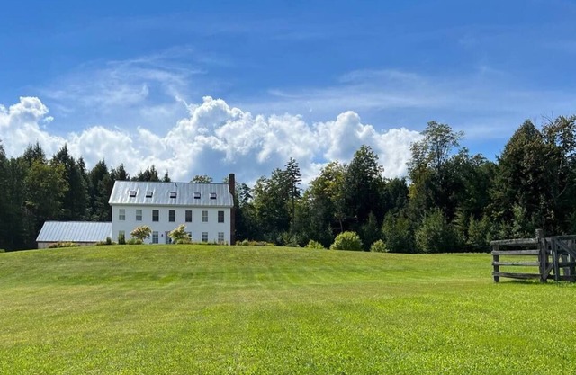 Secluded Retreat Private Pond & Chef's Kitchen