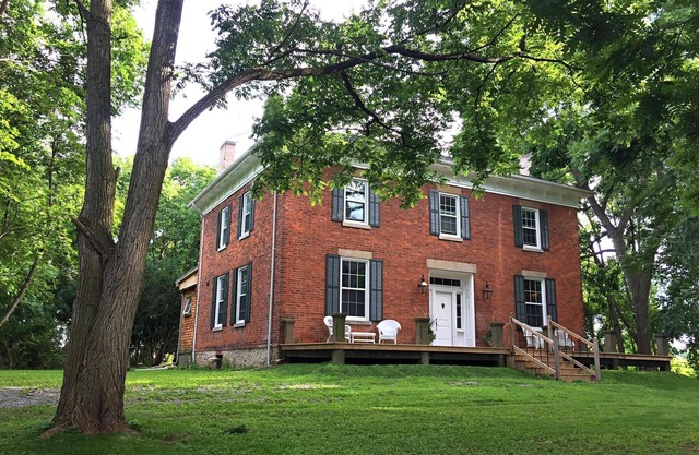 Secluded & Serene - 1845 Regency Manor Home
