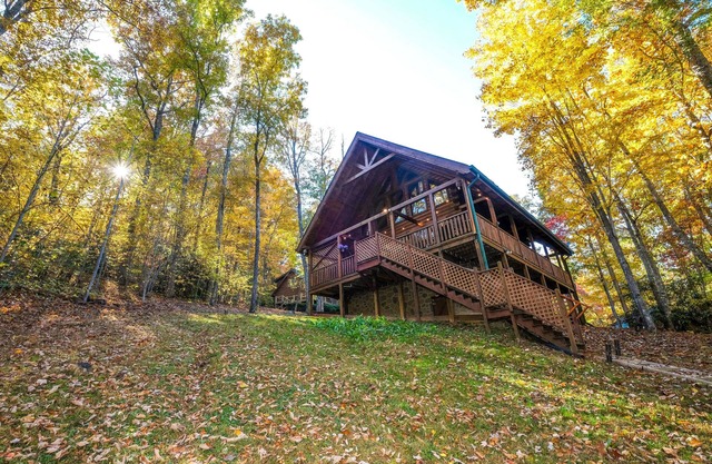 Secluded Setting-Cozy Cabin Rental- Firepit Gameroom Internet Access-In Great Smoky Mountains