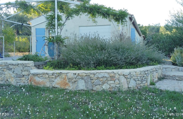 Secluded villa with splendid views over Provence, not overlooked,