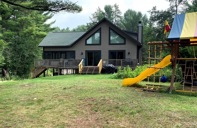 Secluded Wisconsin River retreat: ice fishing, hunting, cross-country skiing