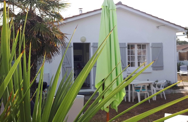 Secluded with loads of privacy, 6-minute walk to beach up to 6 people,