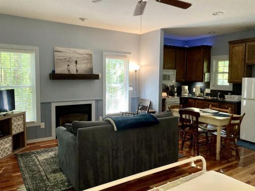 Secluded Woodland Cabin Rental with Hot Tub in Yadkin Valley Wine Region