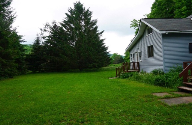 Seclusion only minutes away from everything !