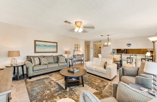 Second-floor condo w/beach access, shared outdoor pool & tennis court!