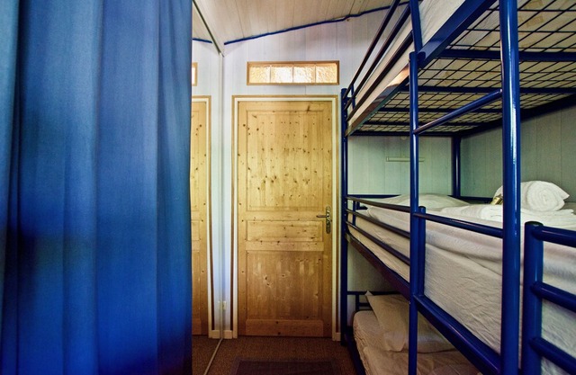 Second line: pretty hut in the 44 Hectares