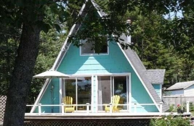 Second Wind Cottage - ocean front chalet near Mahone Bay & Lunenburg Nova Scotia