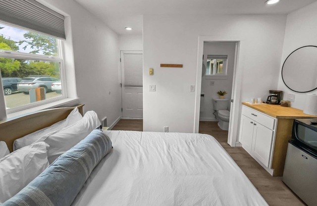 Seconds to Beach, Unit 11 Pet Friendly, Volleyball Community Fire-Pit, Coastline Setting