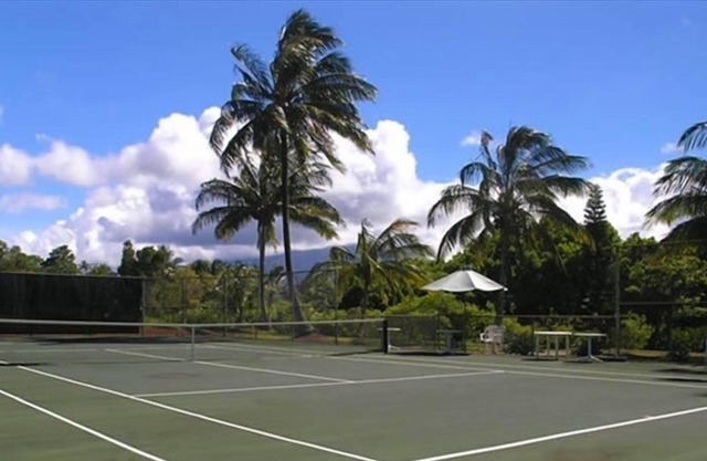Secret Beach Estate: Private beach access, pool, tennis, spa chefs kitchen, A/C