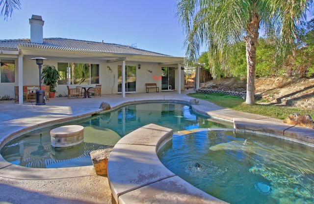 Secret Escape with Private Salt-Water Pool & Spa