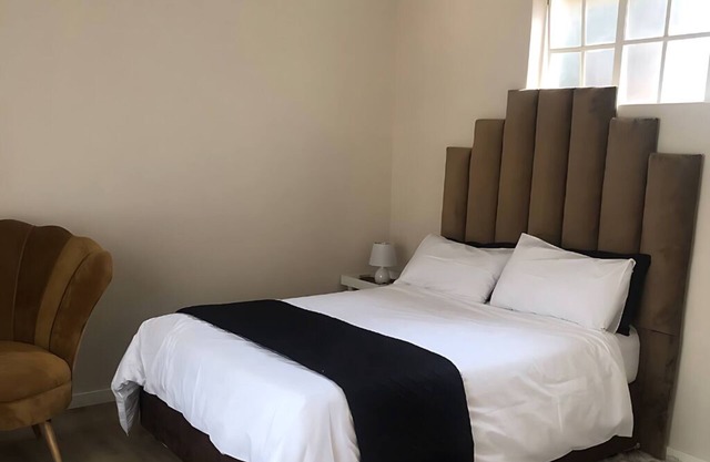 Secure Executive Apartment, WiFi, Solar Power, Netflix