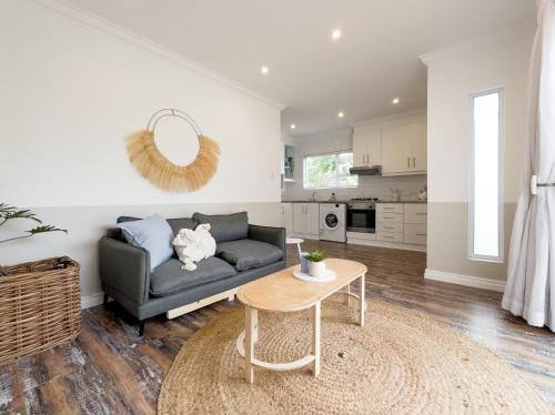 Secure, Peaceful Modern Cottage for Two