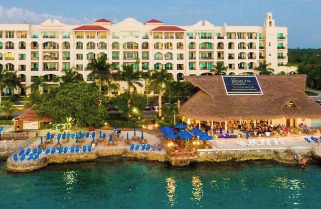 See Video - Oceanfront - 5-STAR - 3 Bedroom - 4th Floor - Storm Insurance Incl.