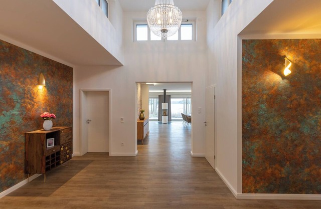 Seeparkvilla directly on the lake