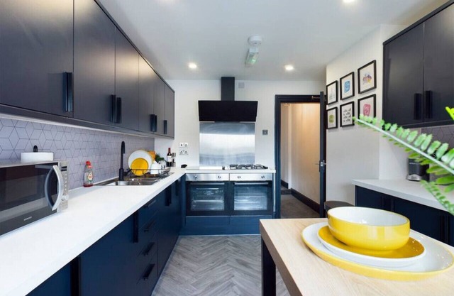 Sefton park maisonette ideal for CONTRACTORS/large groups