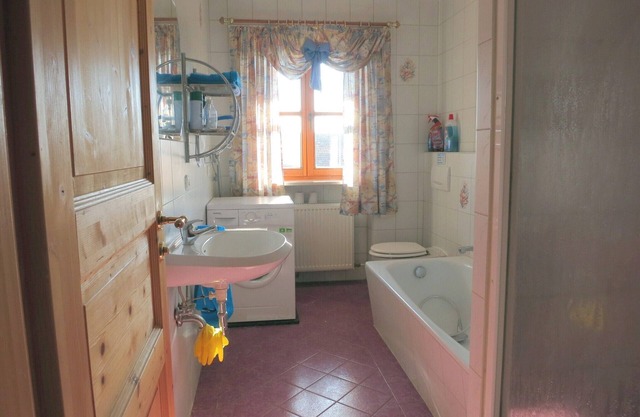 Sehr ruhige Ferienwohnung mit 2 separaten Schlafzimmern, 75 qm