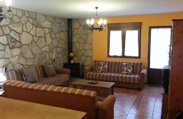 Self catering Arroyocantarranas for 13 people