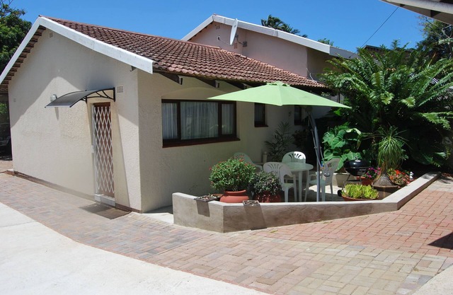 Self Catering Cottage Sleeps 5 in two Bedrooms